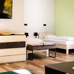 Tenis Park Advantage Bed & Breakfast