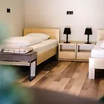 Tenis Park Advantage Bed & Breakfast